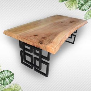 Mesa de cocina de madera natural