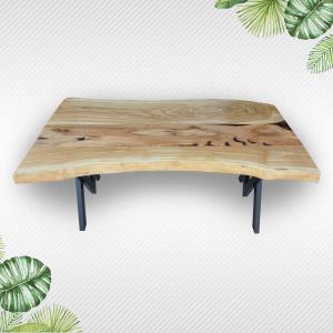 Mesa de comedor de madera natural